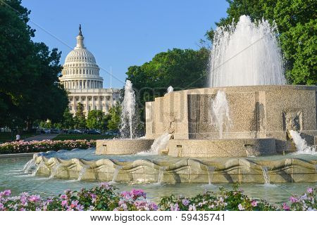 Washington DC - Fountain and US Capitol Building