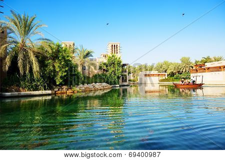 Dubai, Uae - September 9: View Of The Souk Madinat Jumeirah. Madinat Jumeirah Encompasses Two Hotels