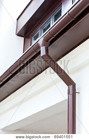 Eavestrough With Downspout