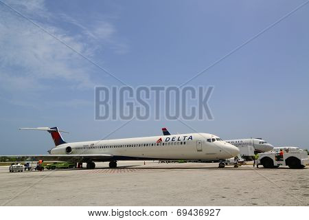 Delta Airlines McDonnell Douglas MD-80 and US Airways jet at Cayman Islands