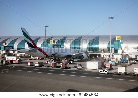 DUBAI, UAE - DECEMBER 09: Emirates Airbus A320 at Dubai Airport on December 09, 2012 in Dubai, UAE. Emirates handles major part of passenger traffic and aircraft movements at the airport.