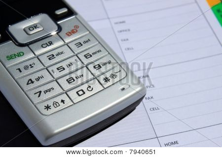 Mobilní telefon na telefonní seznam