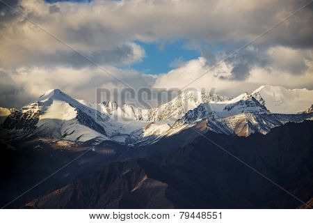 Snow Mountain Range, Leh India