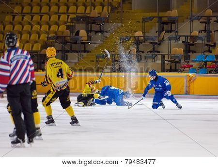 Fall Down Catching A Puck