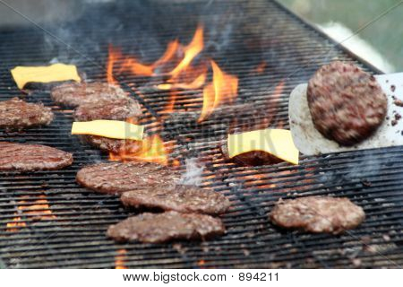Hamburgers sur le gril