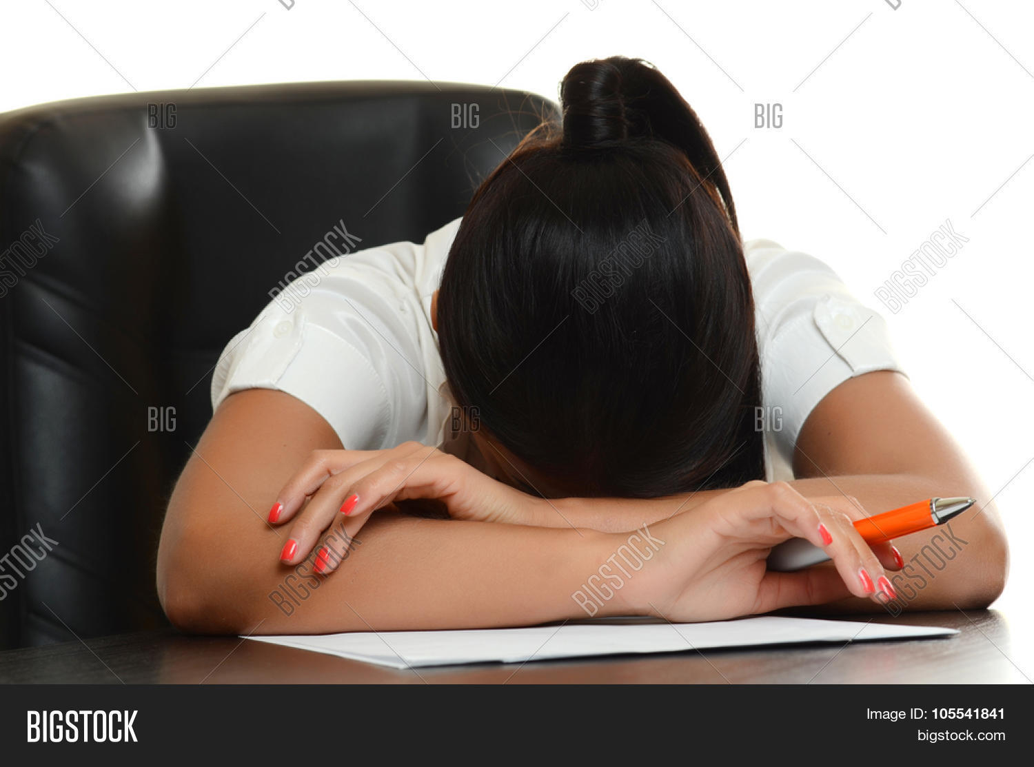 Фейсом об тейбл gif. Головой об стол. Спящий человек за столом. Стул лежит. Face on the table.