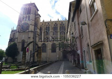 Rue Mandelot and Cathédrale Saint-Jean-Baptiste in Vieux Lyon