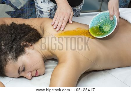 processes honey massage