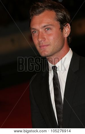 VENICE - AUGUST 30:Jude Law attends the Sleuth premiere during Day 2 of the 64th Annual Venice Film Festival on August 30, 2007 in Venice, Italy.