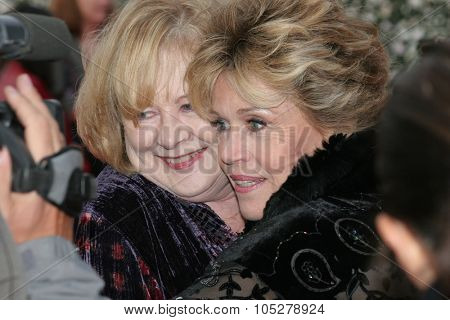 ROME - OCTOBER 22: (L-R) Shirley Knight  and Jane Fonda attend the 'Actors Studio Le Ragazze Degli Anni 70' premiere during Day 5 of the 2nd Rome Film Festival on October 22, 2007 in Rome, Italy