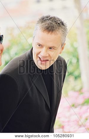 CANNES, FRANCE - MAY 18: US actor Tim Robbins poses at the Palais des Festivals during the photocall of 'Human Nature', directed by French Michel Gondry, 18 May 2001 in Cannes, France