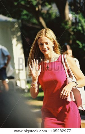 CANNES, FRANCE - MAY 17: Mira Sorvino  arrives  at  the 53th International Film Festival May 17, 2000 in Cannes, France