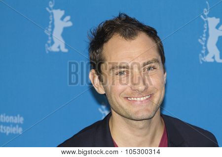 BERLIN, GERMANY - FEBRUARY 12: Actor Jude Law attends the 'Side Effects' Photocall during the 63rd Berlinale  Festival at the Grand Hyatt Hotel on February 12, 2013 in Berlin, Germany.