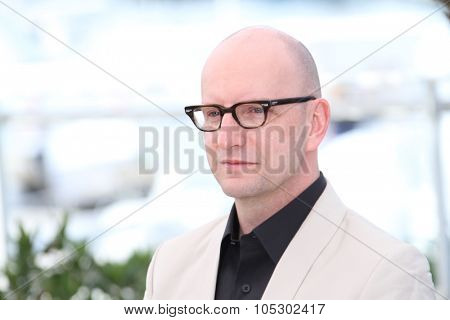 CANNES, FRANCE - MAY 21: Steven Soderbergh attends the 'Behind The Candelabra' Photocall during The 66th Cannes Film Festival at the Palais des Festivals on May 21, 2013 in Cannes, France.