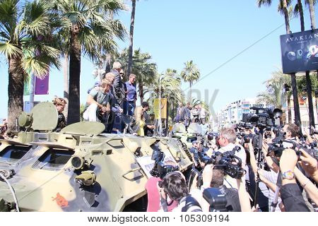 CANNES, FRANCE - MAY 18: Dolph Lundgren, Jason Statham, Mel Gibson, Sylvester Stallone, Wesley Snipes attend a photocall for 'The Expendables 3' at the Carlton Hotel on May 18, 2014 in Cannes, France.