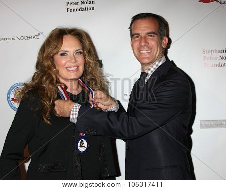 LOS ANGELES - OCT 17:  Catherine Bach, Eric Garcetti - Los Angeles Mayor at the  LAPD Eagle & Badge Foundation Gala at the Century Plaza Hotel on October 17, 2015 in Century City, CA