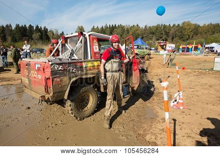 RUSSIA, PUSHKINO -?? 20 SEP, 2014: Rally team prepare before ride during Rainforest Challenge Russia Autumn 2014 PRO-X at sunny day.