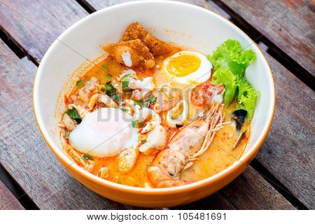 gourmet Tomyum spicy noodle with seafood