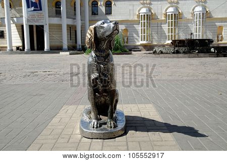 Monument to White Bim Black Ear