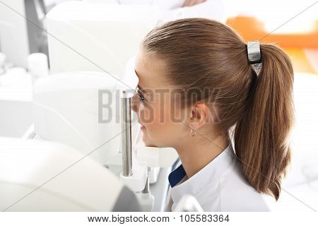 Computer aided visual acuity.