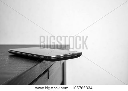 mobile phone is dangerous lies on the edge of the table