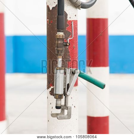 Fuel Nozzle Hang On The Pole