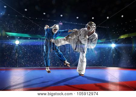 Two kudo fighters are fighting on the grand arena