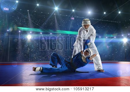 Two kudo fighters are fighting on the grand arena