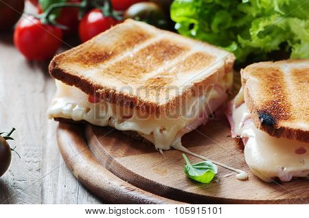 Toas With Ham And Cheese