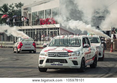 Pick-up Perform Drifting On The Track