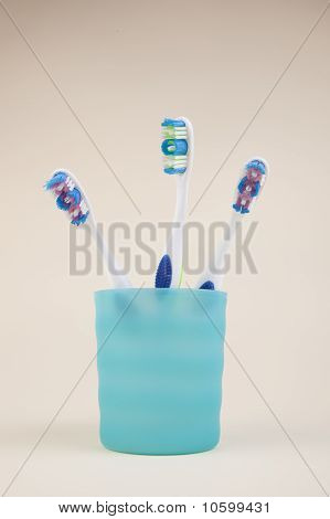 Bir cam diş fırçaları
