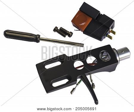 Head vintage to be assembled before being mounted on the arm of a record player. Highlight the thin copper flecks that transmit the electrical impulse to the sound amplification system