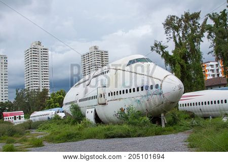 Abandoned Airplane,old Crashed Plane With,plane Wreck Tourist Attraction,old Plane Wreck