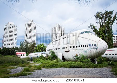 Abandoned Airplane,old Crashed Plane With,plane Wreck Tourist Attraction,old Plane Wreck