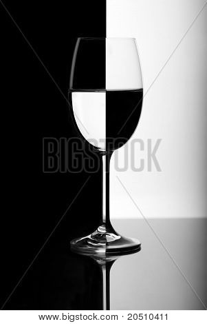 Noir et blanc vin verre
