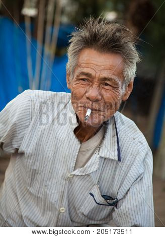 Vietnamese Boat Builder In Hoi An Says Hello