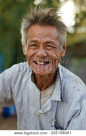 Vietnamese Boat Builder In Hoi An Says Hello