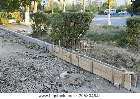 The repair of the road. Pictures of repairing of pedestrian sidewalk. Setting the border