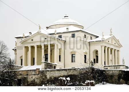 Vila Rotonda ve sněhu