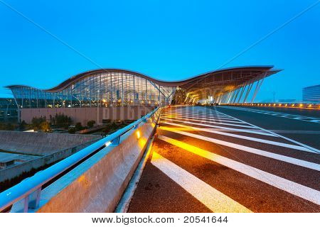 Shanghain Pudong International Airport Terminal t2 yökuvaus.