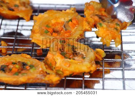 Fried seafood crispy with omelet is delicious