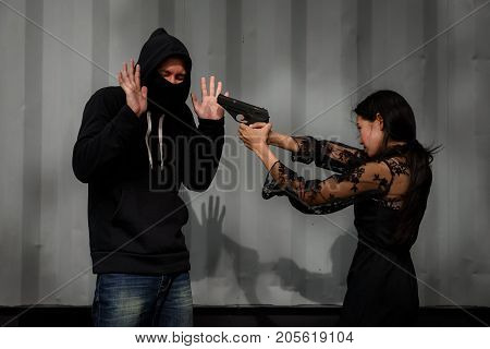 Robber Man Arrested By  Female Police