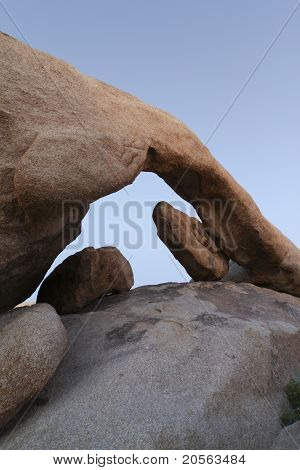 Arco di granito naturale