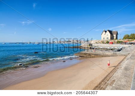 CASCAIS PORTUGAL - SEPTEMBER 24 . 2017 . View of a beach in the touristic village
