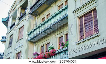 amazing Beautiful vintege building in the city