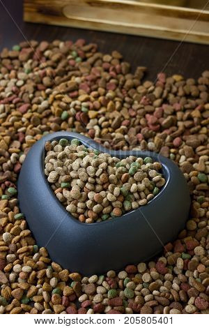 Heart pet bowl filled by dry pet food