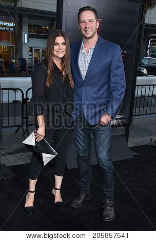 LOS ANGELES - SEP 05:  Tiffani Thiessen and Brady Smith arrives for the 'IT' World Premiere on September 5, 2017 in Hollywood, CA                