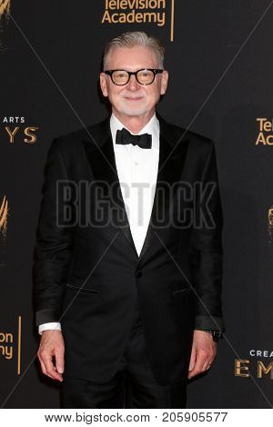 LOS ANGELES - SEP 10:  Warren Littlefield at the 2017 Creative Arts Emmy Awards - Arrivals at the Microsoft Theater on September 10, 2017 in Los Angeles, CA
