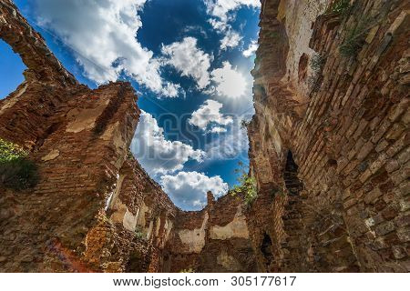 Halshany Or Holszany Castle, 1610,  Ruins In Grodno Region, Belarus. Former Residence Of The Sapieha