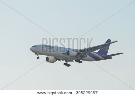 Kuala Lumpur, Malaysia - Apr 22, 2018. Thai Airways Hs-tjs (boeing 777-200er) Landing At Kuala Lumpu